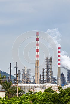 Plant equipment and chimney pipes of large oil refineries