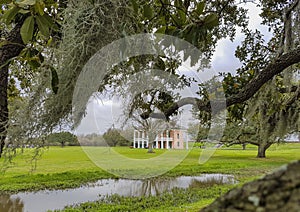 Plantation house in Louisiana photo