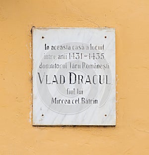 Plaque on the house with the text In this house dwelt between 1432-1435 the ruler Iaru Romanesti Vlad the Dracul son of Mircea the