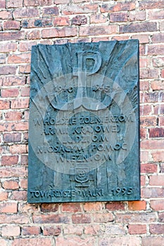 Plaque in tribute to the soldiers of the Home Army and people helping prisoners in Auschwitz concentration camp