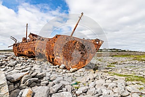 Plassey shipwreck and rocks in Inisheer Island