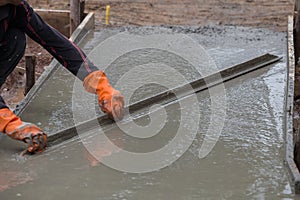 Plasterer screed concrete for floor