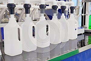 Plastic boutle packer