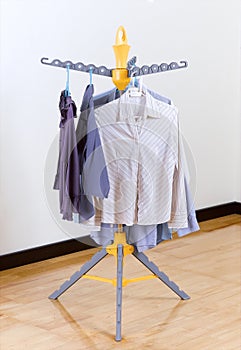 Plastic fold able cloth hanger