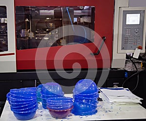 Plastic injection molding press machine