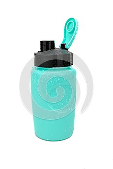 Plastic sports bottle with a half-open latch with water droplets on the sides