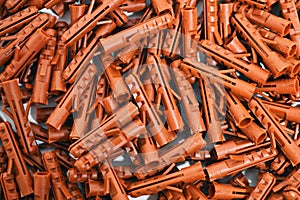 Plastic straddling dowel red