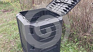 Plastic tank for the production and storage of compost in the garden