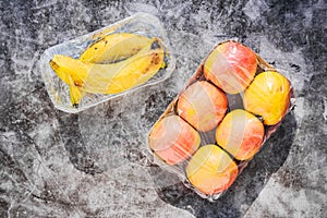 Plastic waste is unsustainable, polluting unnecessary fruit wrap