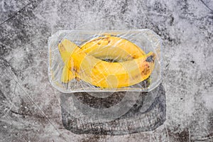 Plastic waste is unsustainable, polluting unnecessary fruit wrap