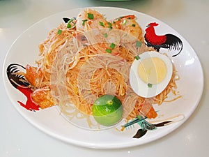 A plate of Dry mee siam
