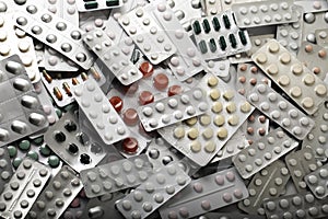 Plates with different pills and capsules texture