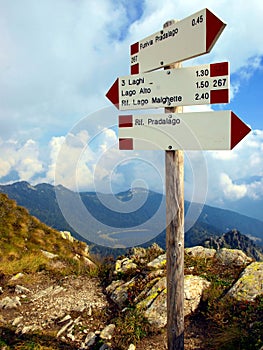 Plates with markings mountain trails, the Brenta Dolomites