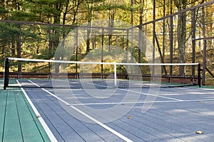 Platform tennis paddle court