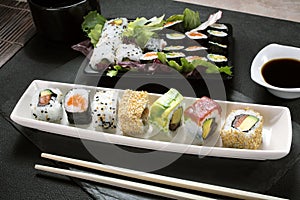 Platter sushi roll