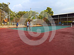 Play tennis together in the afternoon