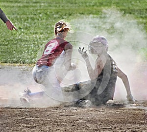 Player makes gesture of disagreement at umpire`s call