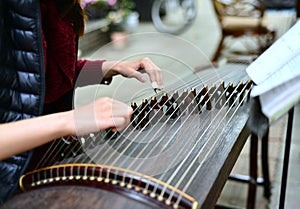 Playing the Chinese zither