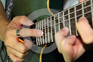 Playing electric guitar with tapping technic