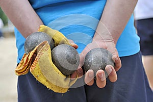 Playing jeu de boules