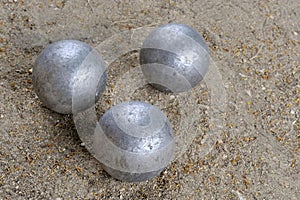 Playing jeu de boules