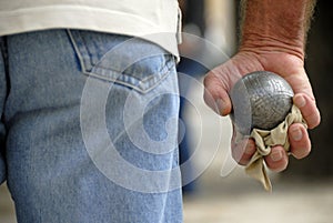 Playing jeu de boules