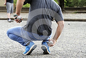 Playing jeu de boules