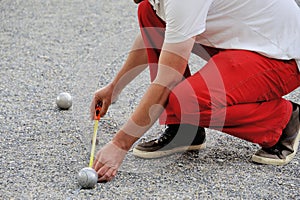 Playing jeu de boules