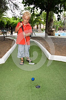 Playing mini golf