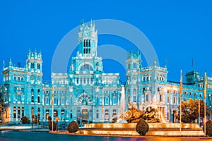 Plaza de la Cibeles by night photo