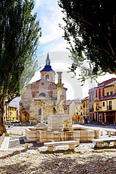 Plaza del Grano and Santa Maria del Camino photo