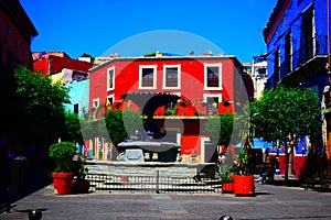 Plaza Guanajuato fontain colonial builds