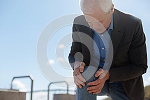 Pleasant pensioner becoming unhinged because of knee pain in the park