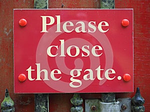 please close the gate sign photo