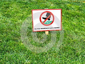 Please keep off the lawn sign in French language NE PAS MARCHER SUR L HERBE.