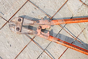 Pliers cutting