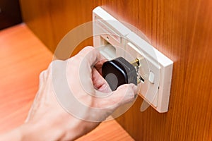 Plugging in power plug