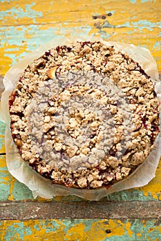 Plum cake with crumble & cinnamon