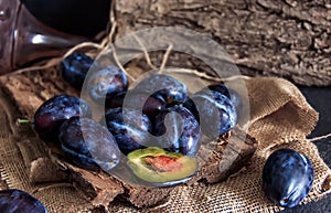 Plum. Fresh plum. Harvest. fresh blue plums on a dark table. Autumn harvest of plums. healthy eating concept. Food Photo