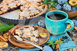 Plum pie with cinamon and almonds