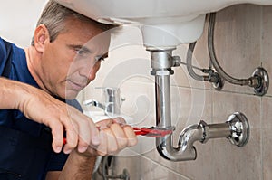 Plumber Repair Water Pipe