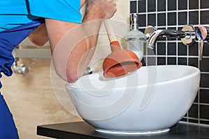 Plumber with rubber plunger