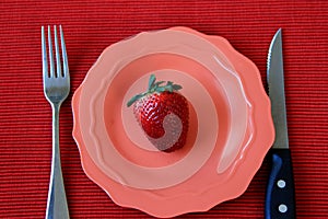 Plump,juicy strawberry on pretty plate