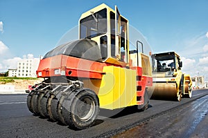 Pneumatic asphalt roller at work