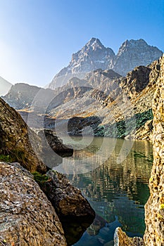 Il suo maestà laghi picchi un la valle da Questo favoloso montagna da Alpi 