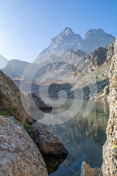 Il suo maestà laghi picchi un la valle da Questo favoloso montagna da Alpi 