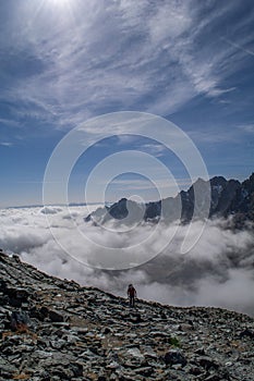 Il suo maestà laghi picchi un la valle da Questo favoloso montagna da Alpi 