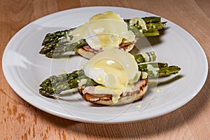 Poached egg sandwhich with asparagus