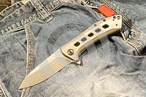 Pocket knife for everyday wearing. Knife with titanium handle.