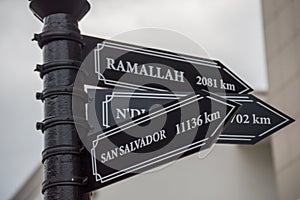 Pointer cities on the post. Ramallah, Palestine and San Salvador